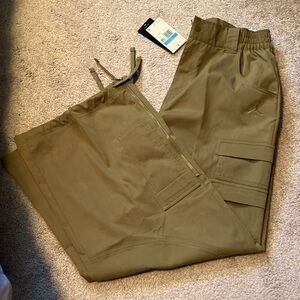 NIKE WOMEN’S REPEL LOOSE FIT PANTS. SIZE MED. MANY POCKETS. ELASTIC WAIST. NWT